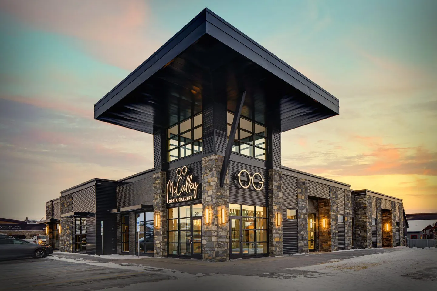Exterior View of McCulley Optix Gallery Optical Boutique at Sunset - mcculley optix gallery